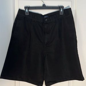 Men’s black pleated Chaps golf shorts